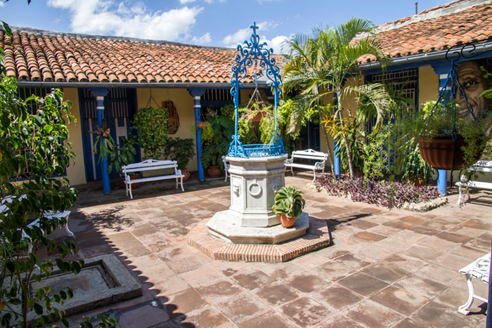 foto della galleria immagini di fausto argomento: Cortile coloniale