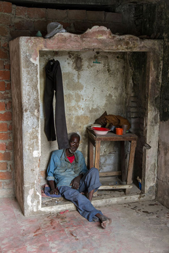 foto della galleria immagini di fausto argomento: Cansado