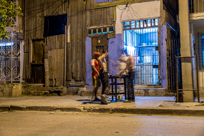 foto della galleria immagini di fausto argomento: Notte in strada